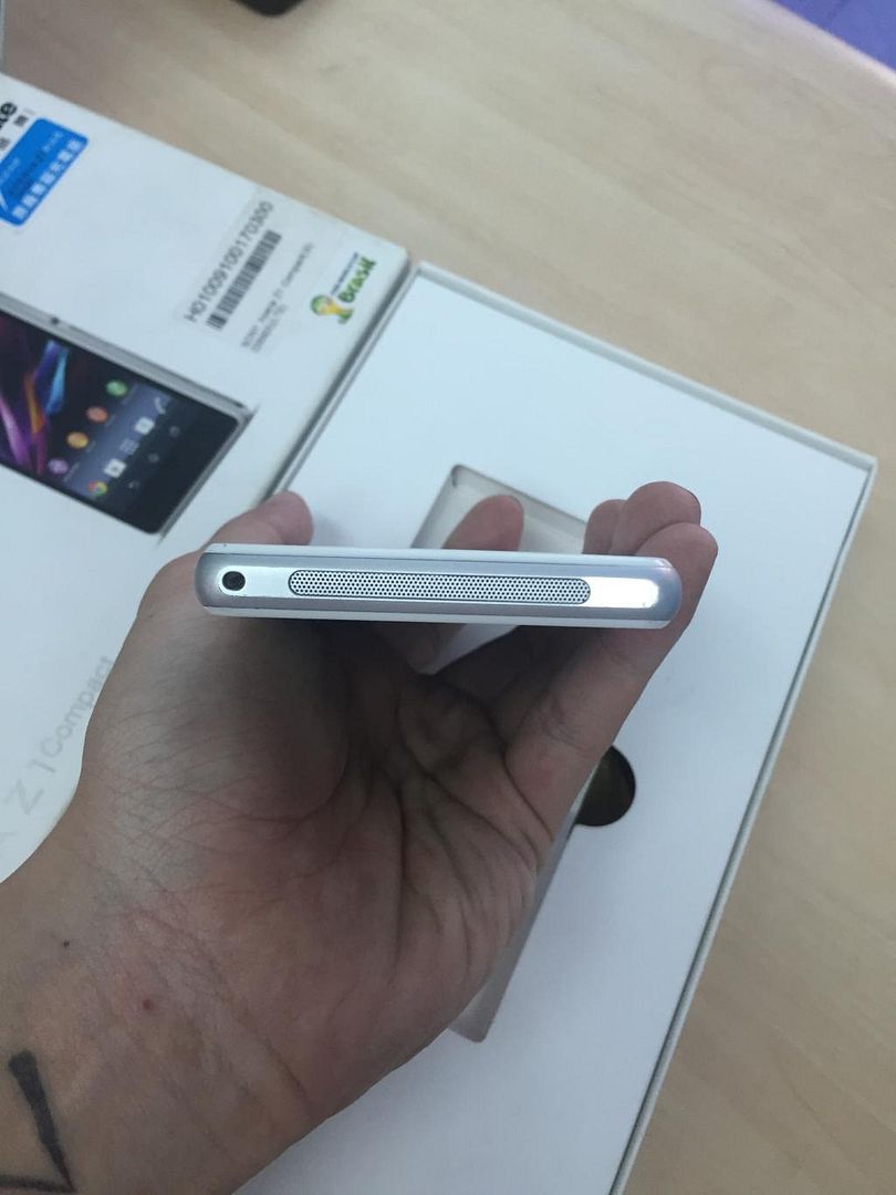 Bán 2 em Z1c White(FULLbox) 98%= 4tr950  và BB Z10 likenew = 2tr750 - 5