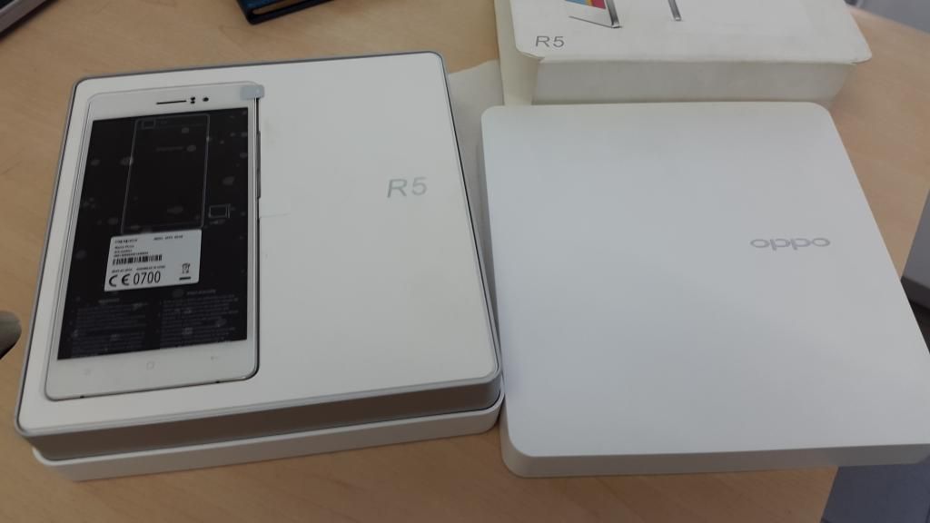 Siêu mẫu OppO R5 và Samsung Tab S 8.4 . hàng CTY . HTC desire SV