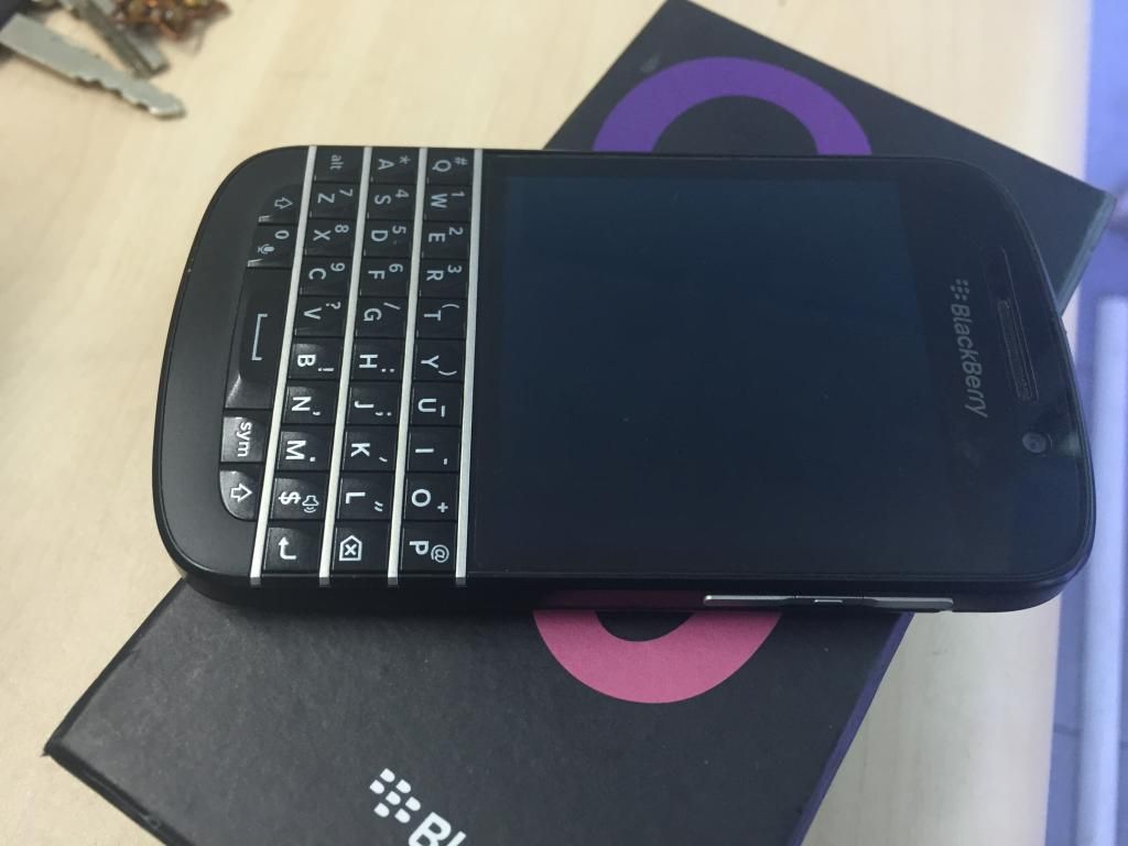 Cuối năm bán nhanh em Q10 .Đẹp keng . FULLBOX . Giá tốt 3tr6 cho ae mua xài