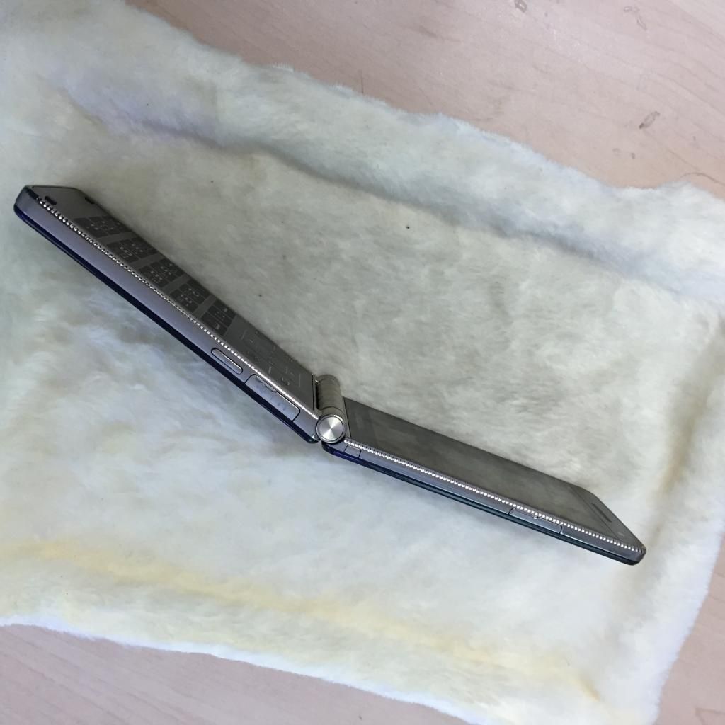 Hàng lạ Samsung Galaxy Golden, nắp bật chạy Android thêm em  8800 Carbon - 1