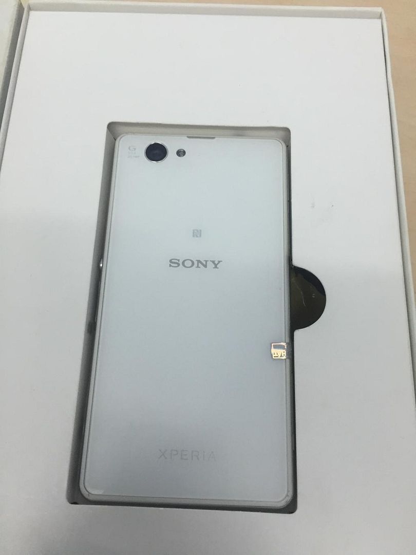 Bán 2 em Z1c White(FULLbox) 98%= 4tr950  và BB Z10 likenew = 2tr750 - 3