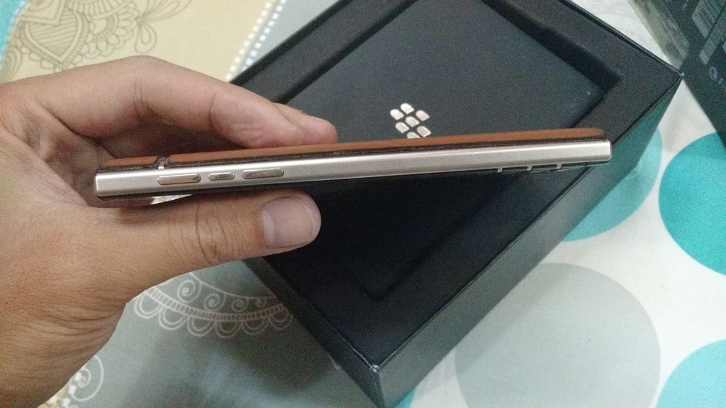 Bán nhanh em BlackBerry Passport . Công ty . Leng keng FULLBOX - 1