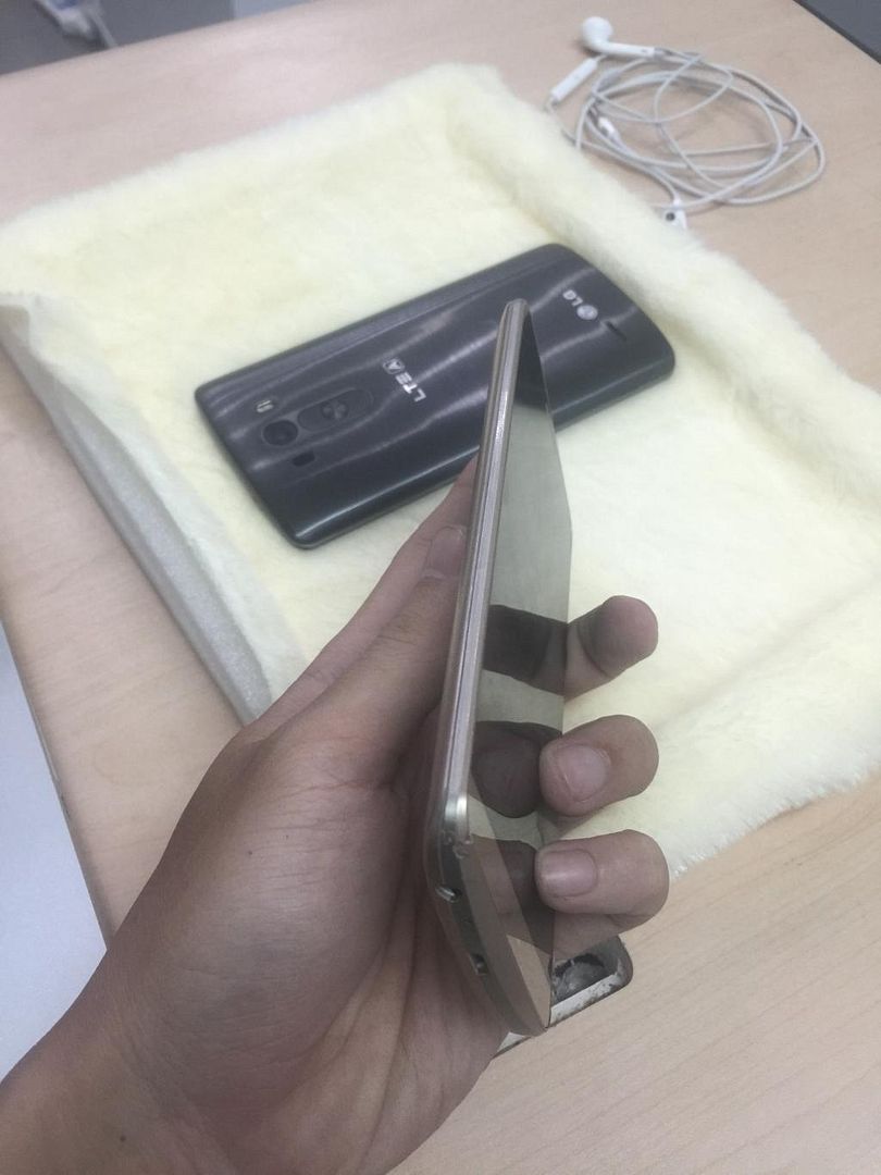 Bán nhanh 2 em G3 F400S. màu gold và grey  . GIá tôt 6tr590 - 2